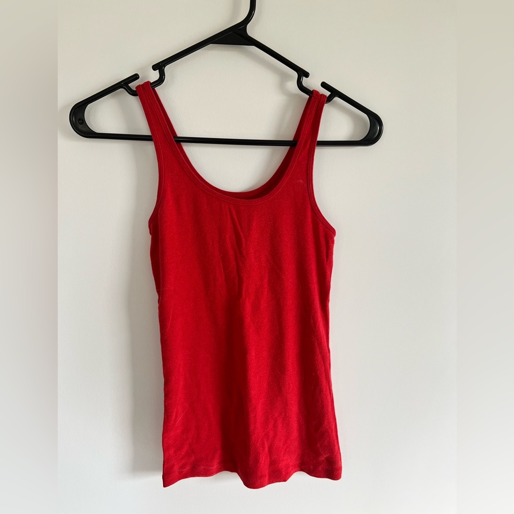 Red Old Navy tank